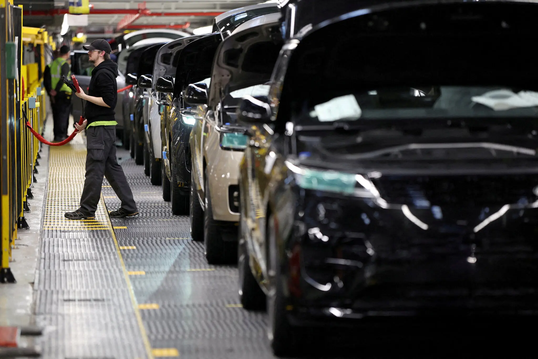 Кібераудар по Британії: як злам JLR, M&S і Co-op оголив вразливість економіки